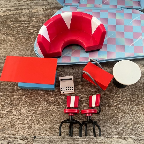 Lil Bratz Diner Playset With Doll and accessories - Picture 10 of 16